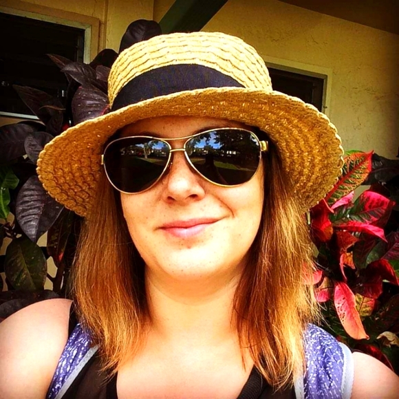 Meet your Posher, Heather - Picture 2 of 2